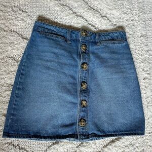 Super cute button up Jean skirt!